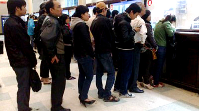 Từ 1/12, lượng khách xếp hàng mua vé tàu sẽ giảm