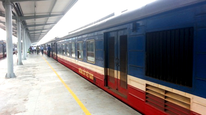 Sau khi đưa ra khuyến cáo hành khách đến ga lấy vé chậm nhất 4 tiếng trước khi tàu chạy, hôm nay (18/11) ĐSVN đã điều chỉnh thời gian này xuống còn 30 phút