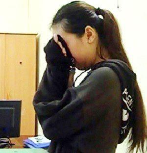 Bị cáo Trang ôm mặt khóc nức nở trong phiên xét xử phúc thẩm