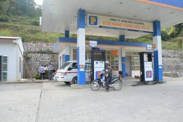 Cây xăng dầu số 24 nhìn từ ngoài