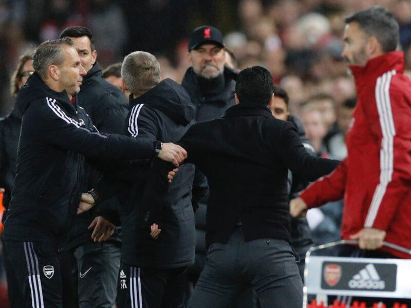 Bảo vệ học trò, Klopp và Arteta suýt tẩn nhau