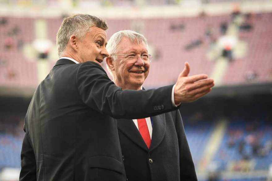 Sir Alex Ferguson xin MU giữ Solskjaer lại đến hết tuần
