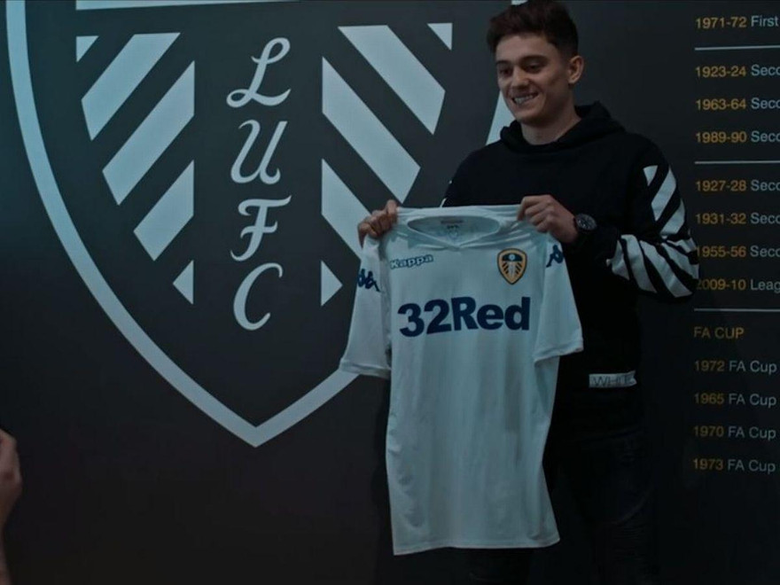 James đến Leeds vào năm 2019 trước khi "quay xe" sang M.U