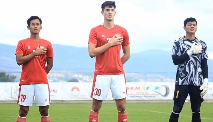 Trung vệ cao 2m gốc Anh của ĐT Indonesia lỡ AFF Cup