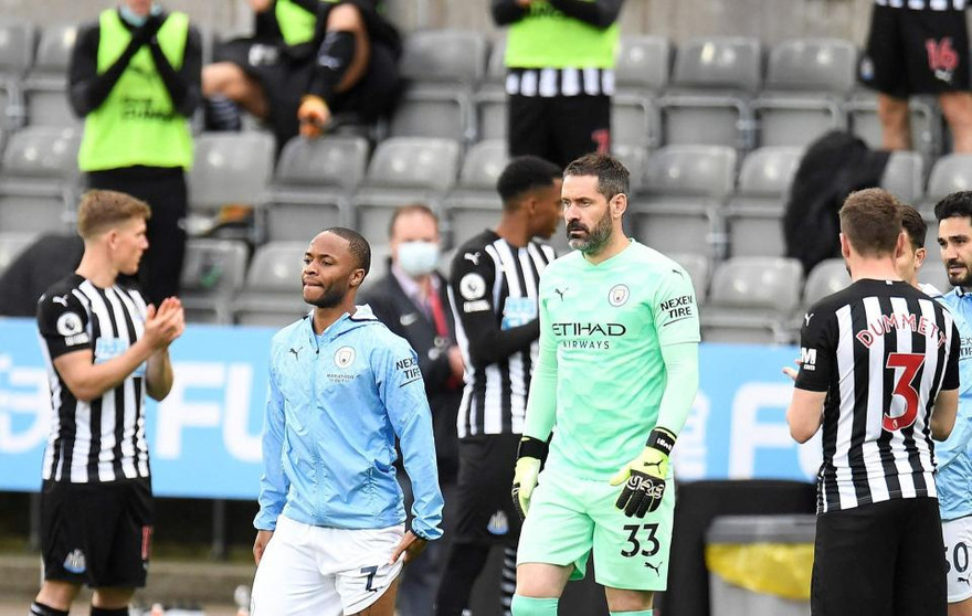 Hết sạch thủ môn, Man City phải dùng người 2 năm mới bắt được 1 trận