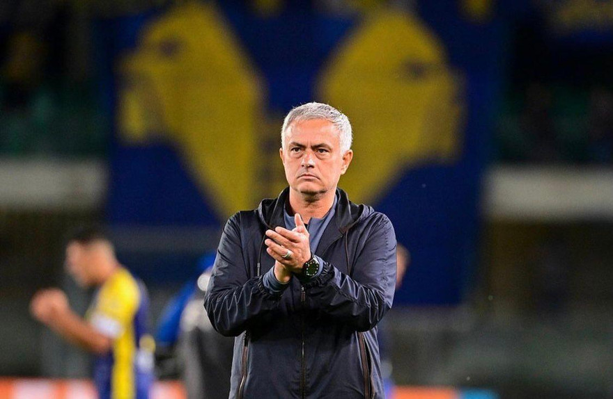 Mourinho 'quay xe' khen học trò sau chiến thắng ở đấu trường hạng ba châu Âu