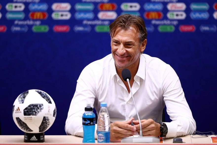 HLV tuyển Saudi Arabia được đề cử vai… điệp viên 007