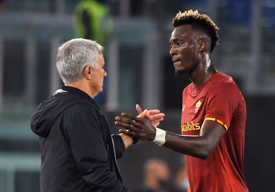 Mourinho vẫn chê trách học trò dù thắng 4-0