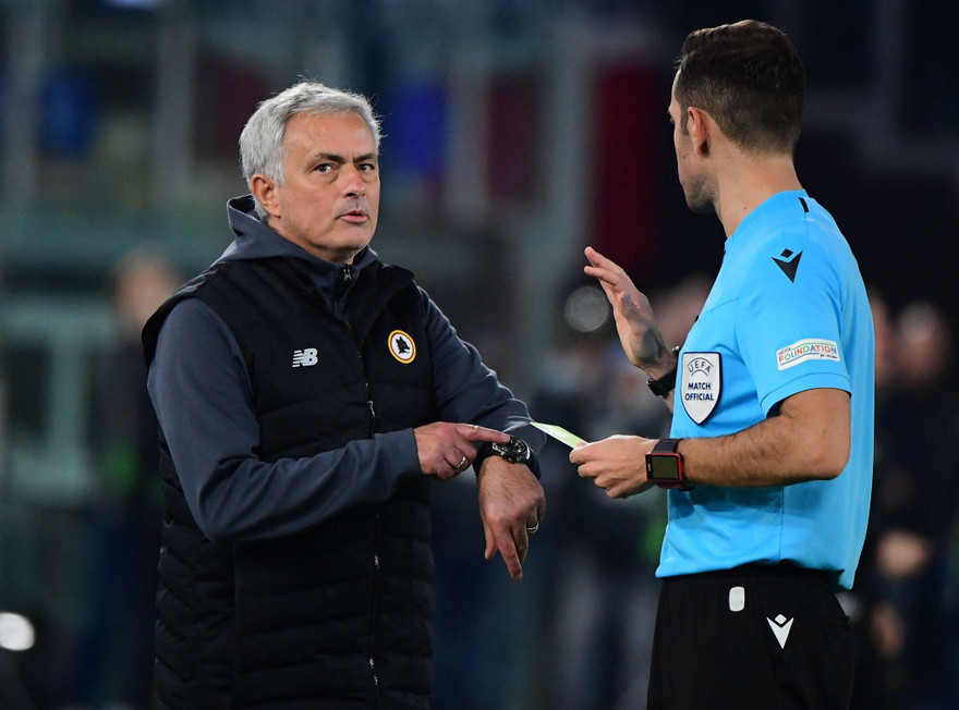 AS Roma không thắng, Mourinho lại đổ tại