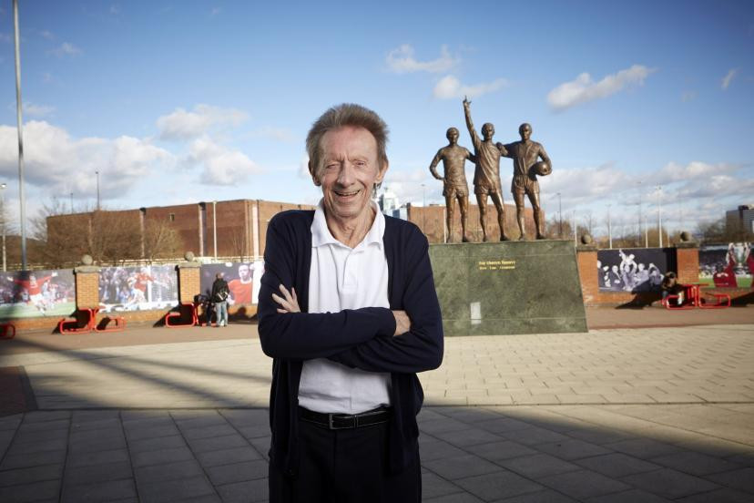 Huyền thoại Man United lâm bệnh nặng