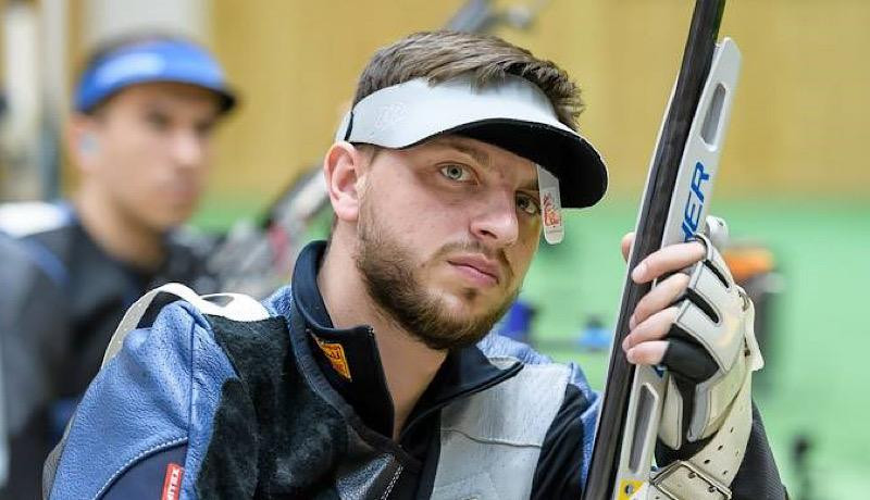 Chuyện thật như đùa ở Olympic Tokyo: VĐV bắn nhầm bia của đối phương, trúng hồng tâm