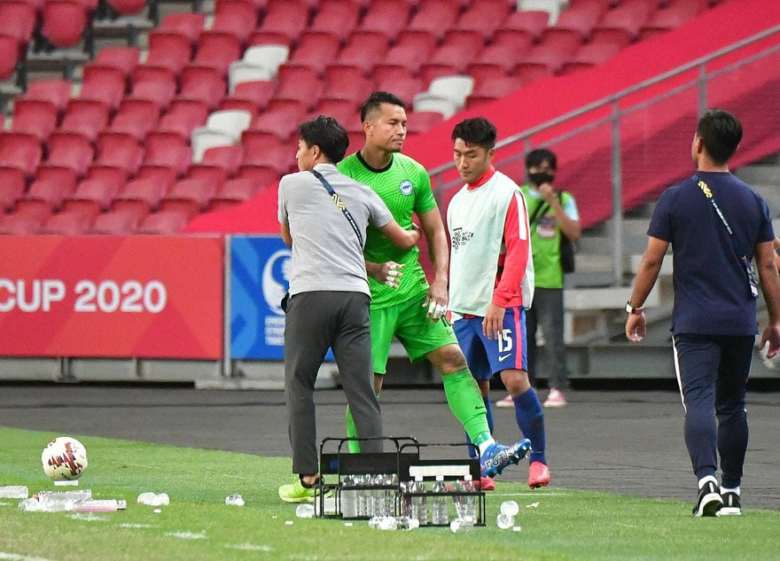 Báo Singapore tôn vinh đội nhà, kêu gọi áp dụng VAR