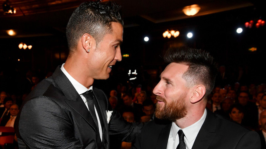 Ronaldo vượt Messi, chỉ còn kém... quả trứng