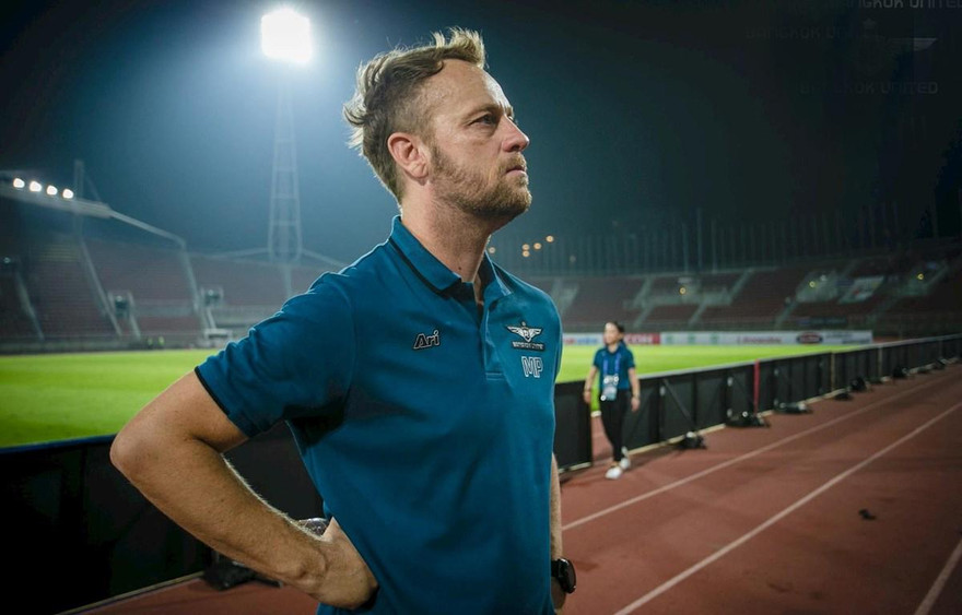 HLV tuyển Thái Lan thừa nhận đội tuyển Việt Nam ‘đang mạnh lên’ 