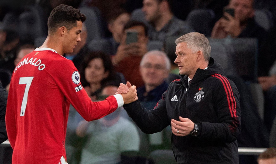 Được cứu ghế, HLV MU ví von Ronaldo hay như Michael Jordan