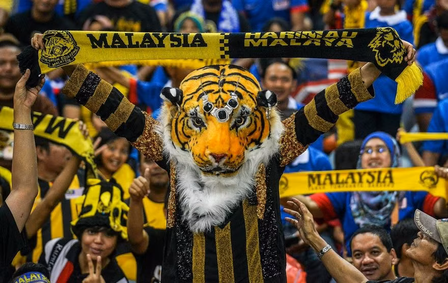 CĐV Malaysia chua chát sau trận thua Việt Nam: Hổ chỉ là mèo