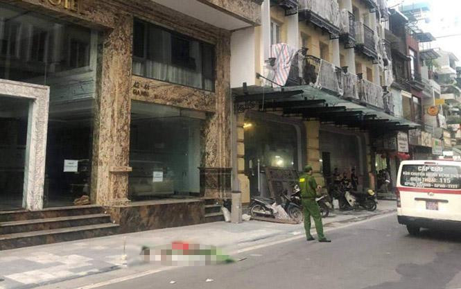 Hiện trường vụ nhảy lầu. Ảnh: HNM