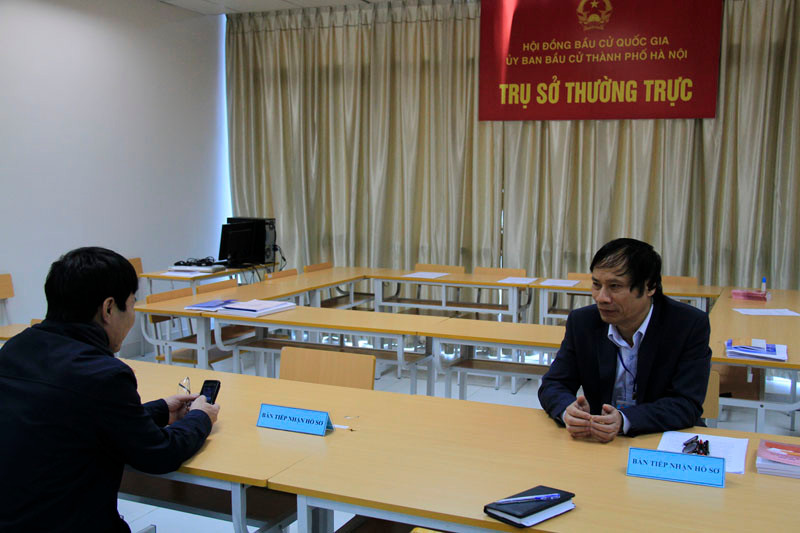 Điểm tiếp nhận hồ sơ tự ứng cử ĐBQH và ĐB HĐND thành phố Hà Nội. Ảnh: Trường Phong