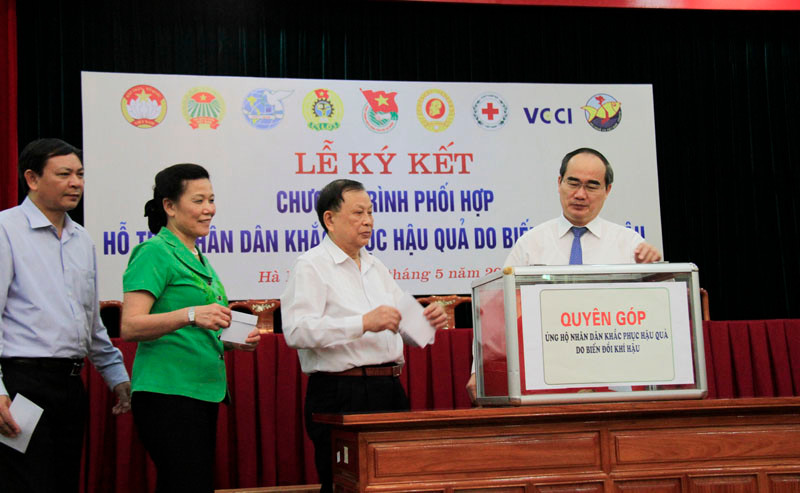 'Góp một ngày thu nhập hỗ trợ đồng bào vùng hạn mặn, cá chết'