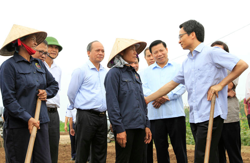 Phó Thủ tướng Vũ Đức Đam: “Nếu tôi là người trồng rau bẩn, chị sẽ nói thế nào?”