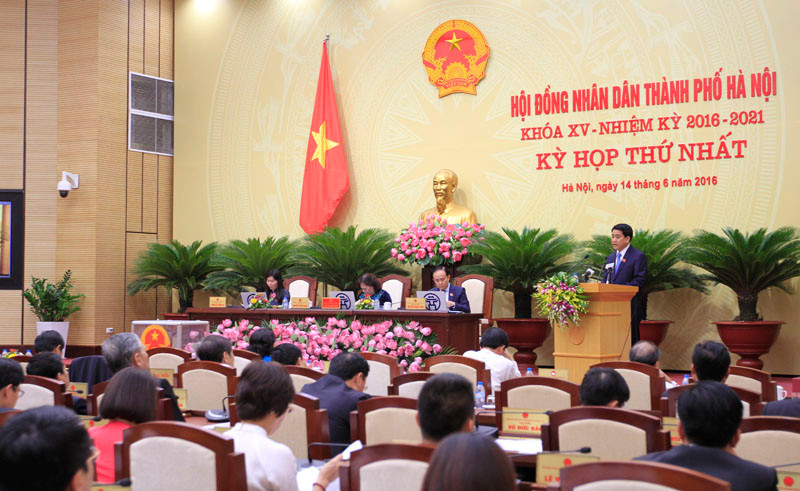Chủ tịch thành phố Hà Nội Nguyễn Đức Chung phát biểu tại kỳ họp. Ảnh: Trường Phong