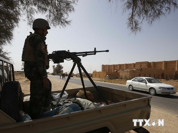 Binh sỹ Iraq gác tại khu vực phía Tây thành phố Karbala, miền Trung Iraq. (Nguồn: AFP/TTXVN)