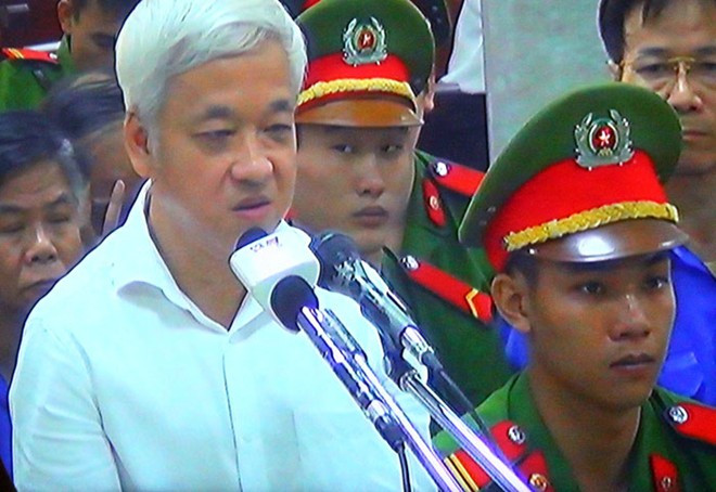 Bị cáo Nguyễn Đức Kiên trong phần nói lời sau cùng sáng 2/6 mong muốn tại ngoại chờ thi hành án. Ảnh: Zing