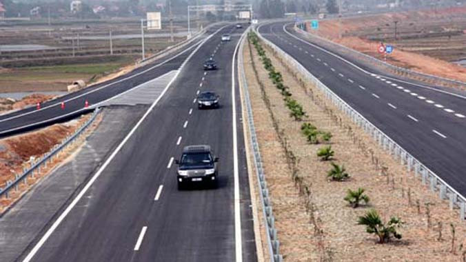 Sắp thông xe toàn tuyến cao tốc Hà Nội - Lào Cai