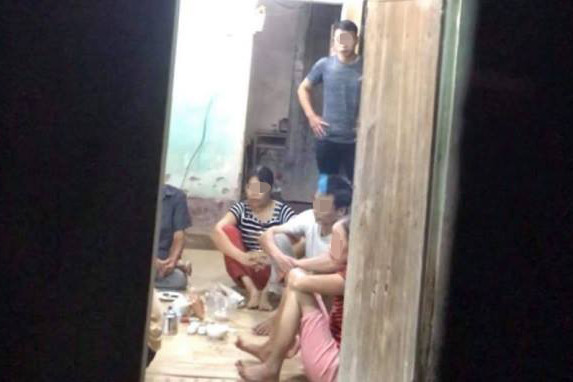 Sới bạc bị công an bắt quả tang tại nhà dân.