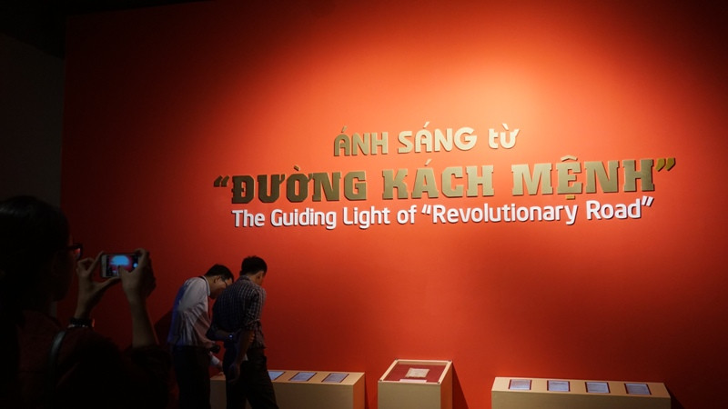 Trưng bày chuyên đề Ánh sáng từ "Đường Kách Mệnh". Ảnh: Bảo Hân