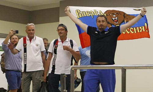 Alexander Shprygin (phải) có mặt tại SVĐ ở Toulouse trước khi bị bắt.