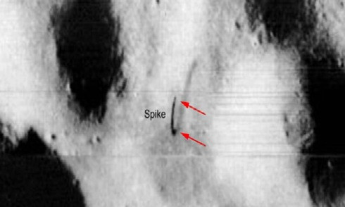 Vật thể giống ăng-ten cao 5.000 m trên Mặt Trăng