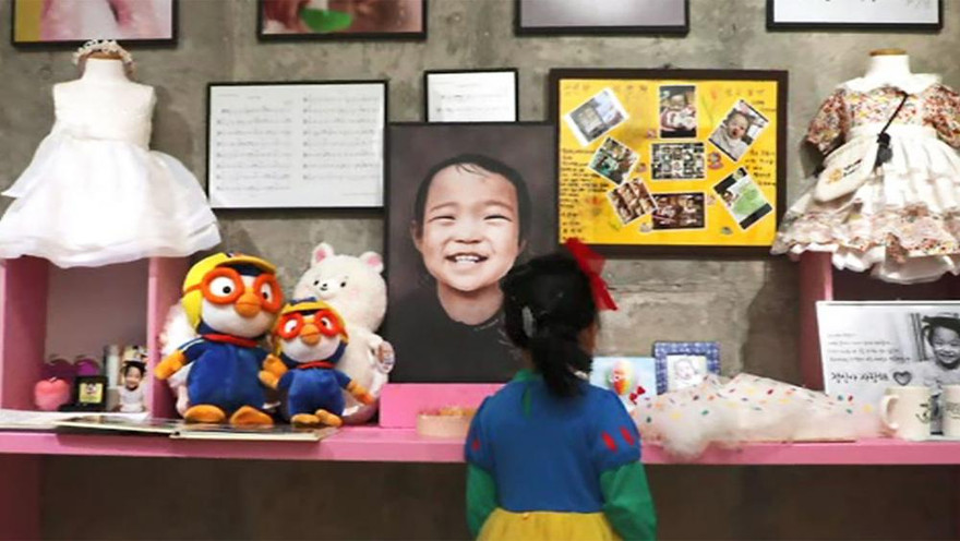 Mẹ nuôi trong vụ bé 16 tháng tuổi bị bạo hành đến chết được giảm án khiến dân mạng phẫn nộ