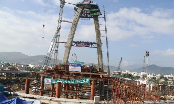 Cầu vượt ngã ba Huế hợp long