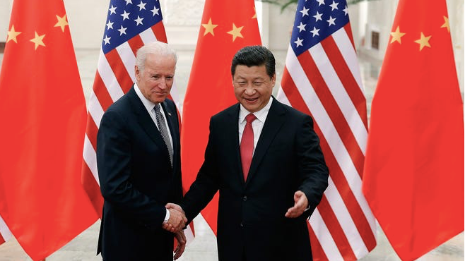 Ông Joe Biden gặp Chủ tịch Trung Quốc Tập Cận Bình năm 2013. (Ảnh: Reuters)