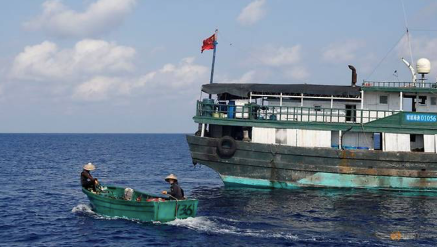 Tàu và ngư dân Trung Quốc ở khu vực bãi cạn Scarborough tranh chấp hồi tháng 4/2017