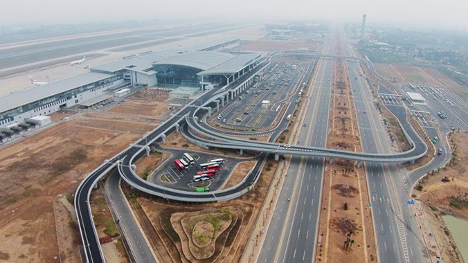 Nhà ga mới nằm cách nhà ga cũ T1 chưa đầy 1km, diện tích gần 139.300m2, có tổng mức đầu tư khoảng 13.700 tỷ đồng, hoàn thành sau gần 3 năm xây dựng, áp dụng các tiêu chuẩn hàng không hiện đại nhất của thế giới.