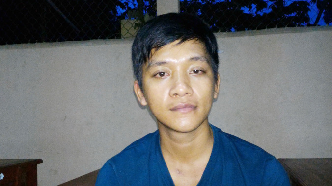 Nghi can Huỳnh Thanh Phong tại cơ quan công an.