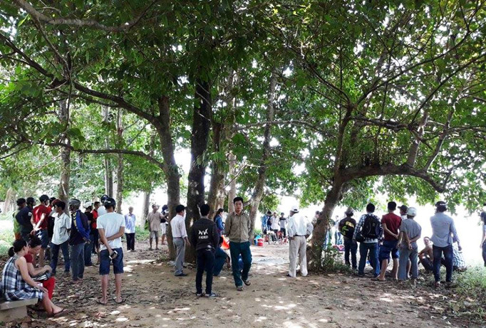 Khu vực công viên nơi xảy ra vụ người đàn ông trẻ tuổi bốc cháy ngùn ngụt trước khi lao xuống sông Hương tử nạn.