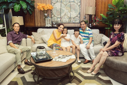 Khoảnh khắc ấm áp của gia đình Thúy Hạnh trong dịp năm mới.