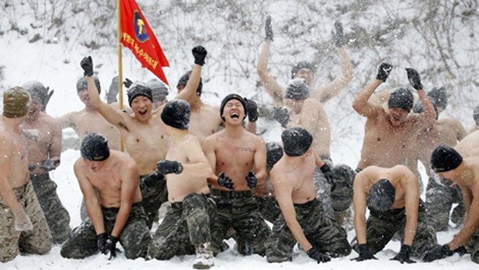 Tập luyện trong tuyết lạnh.