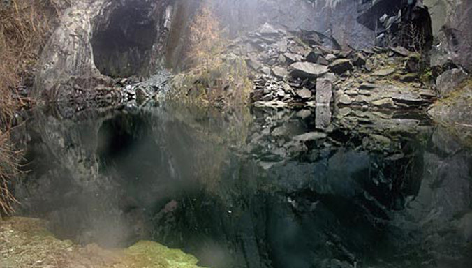 Bí ẩn hồ đầu lâu đáng sợ nhất nước Anh