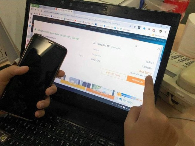 Mua hàng tại Lazada giá hơn 100 ngàn, phải trả phí... 8 triệu