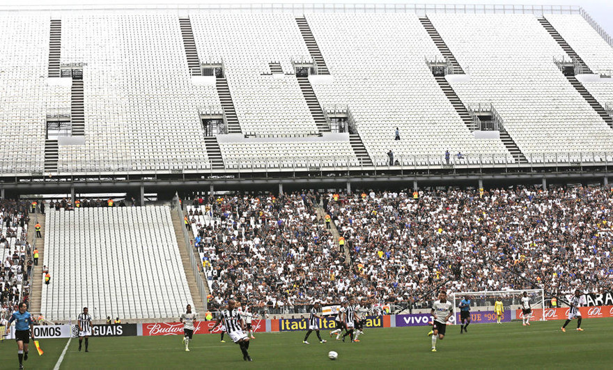 Khán đài lắp thêm chưa được cấp phép an toàn