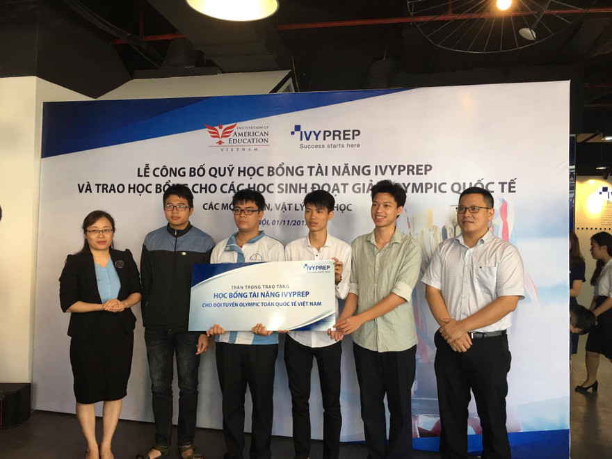 Những học sinh đoạt huy chương vàng Olympic quốc tế môn Toán, Lý, Hóa nhận học bổng - PT