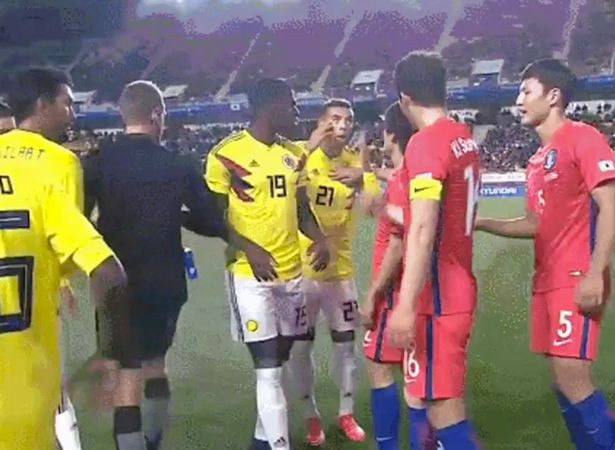Edwin Cardona có hành vi phân biệt chủng tộc với cầu thủ Hàn Quốc.