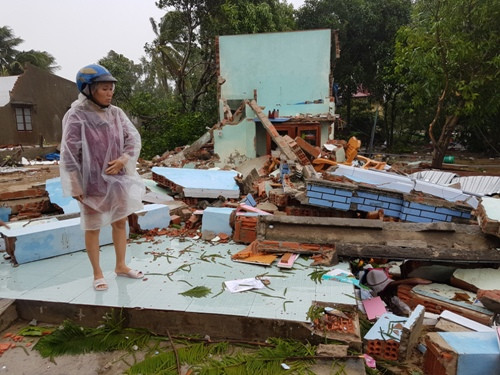 Mưa lũ khiến hàng chục người chết, mất tích tại Quảng Nam. Ảnh H. Văn