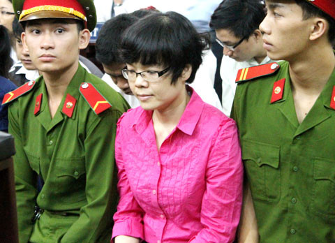 Huỳnh Thị Huyền Như (áo đỏ). Ảnh: H.D.