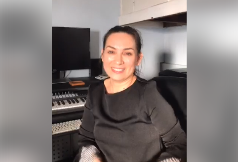 Phi Nhung ủng hộ việc Chi Pu thực hiện ước mơ ca hát và cho rằng cô bé nghiêm túc với nghệ thuật.