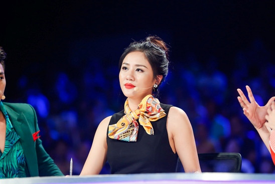 Văn Mai Hương bức xúc khi có người tự nhận là fan của Chi Pu chửi bới, dọa giết.